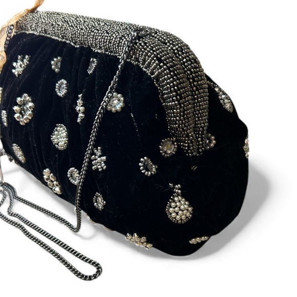 Clutch in Black Velvet with Silver,Gem and Pearl Hand Beaded Details. NWT - Picture 2 of 8